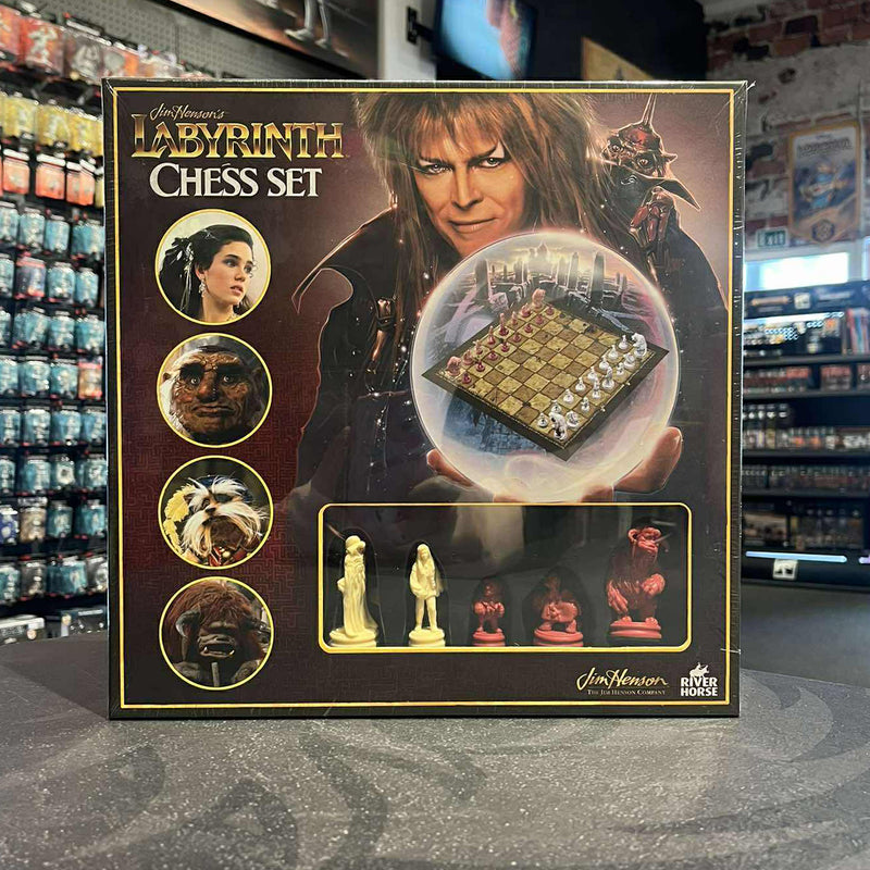 Labyrinth Chess Set
